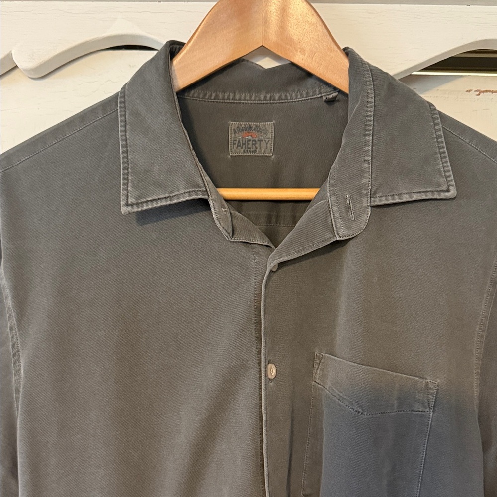 Faherty Charcoal Button-Up Shirt Size Large